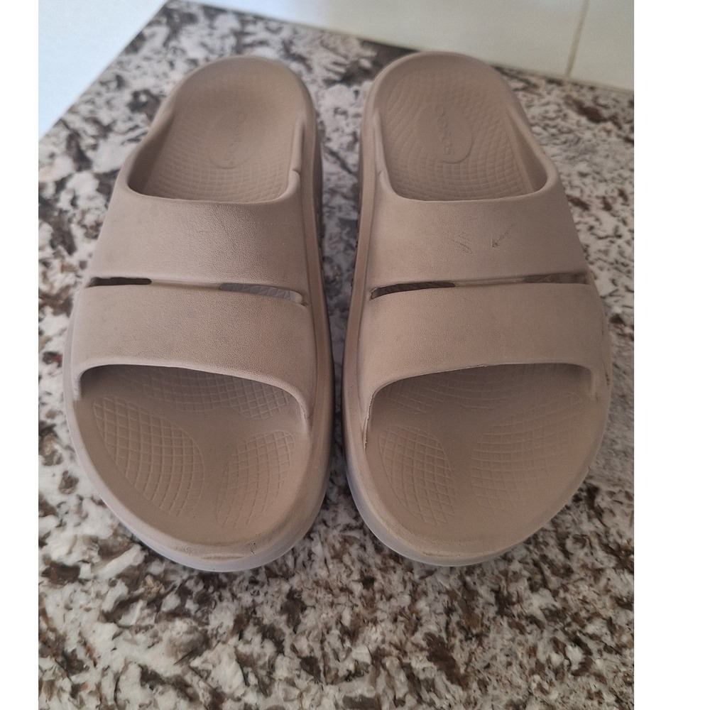 Size 10 Oofos Platform Slide Sandals Womens Cream  Comfort Recovery